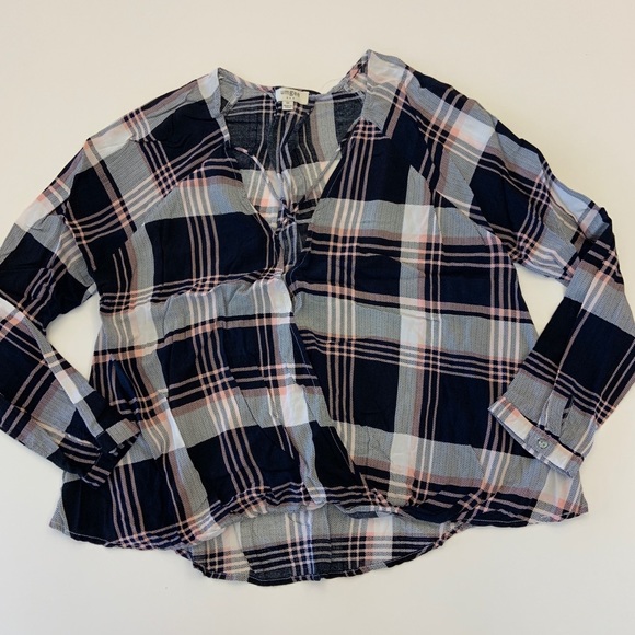 Plaid blouse with a criss cross front - Picture 1 of 3